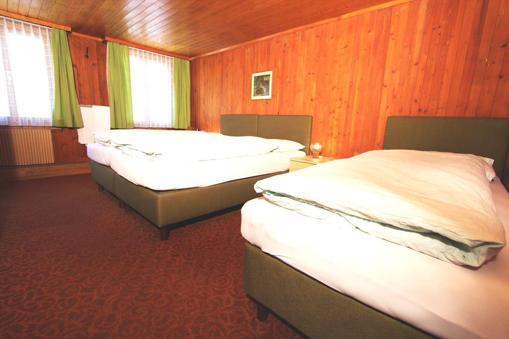 Hotel-Restaurant Alpina Innertkirchen Quarto foto