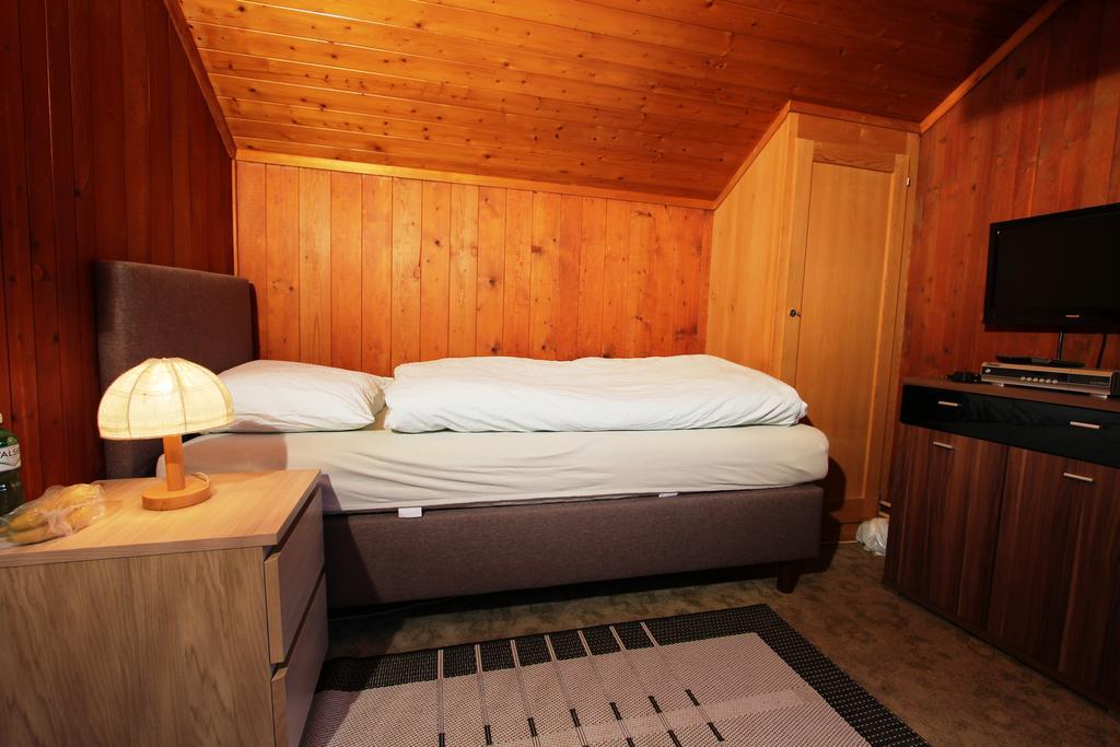 Hotel-Restaurant Alpina Innertkirchen Quarto foto